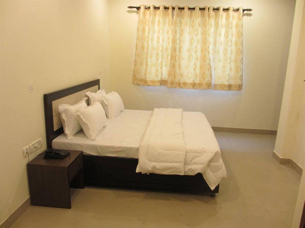 Hotel Chanakya Inn Nuova Delhi Esterno foto