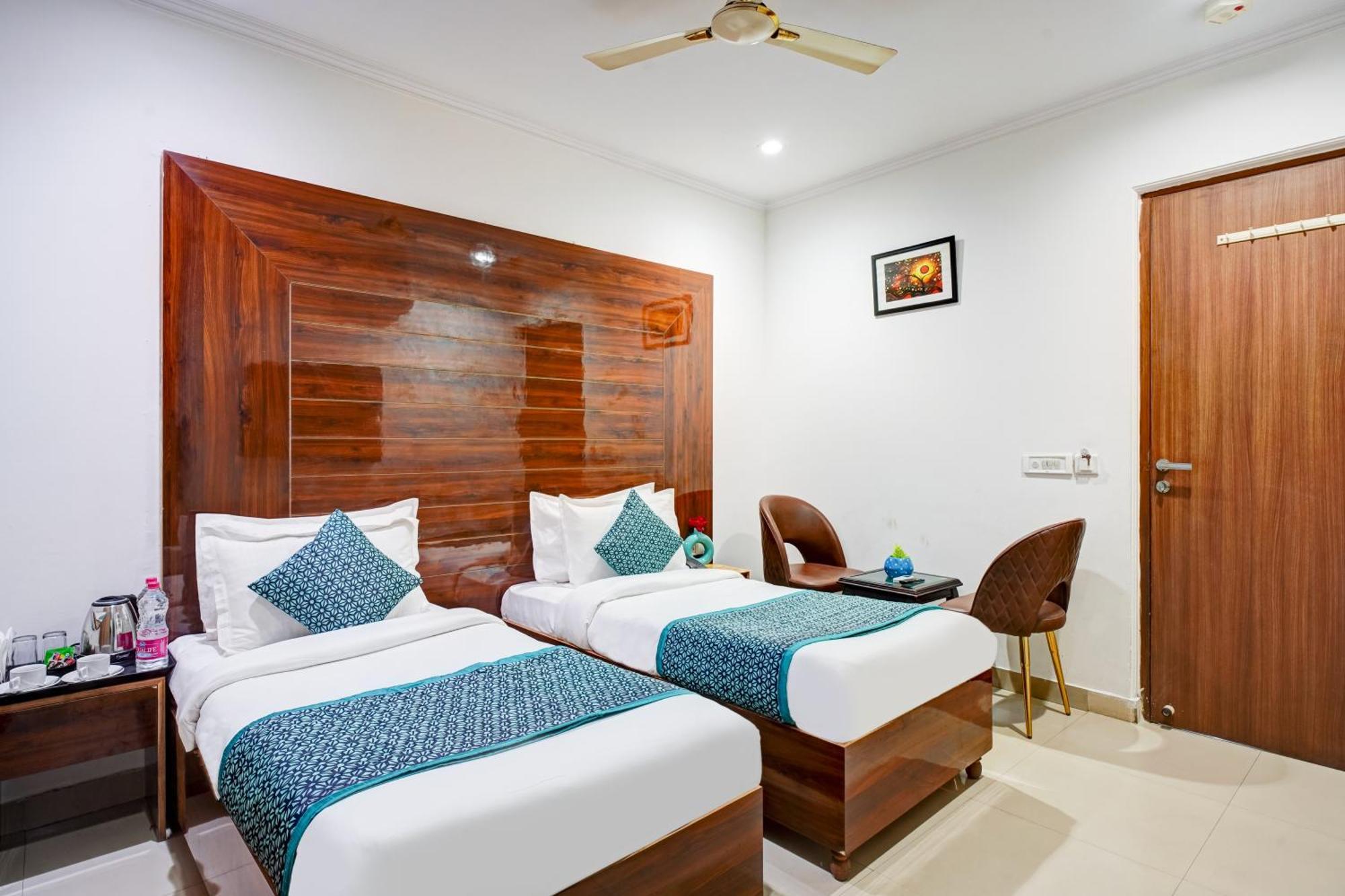 Hotel Chanakya Inn Nuova Delhi Esterno foto