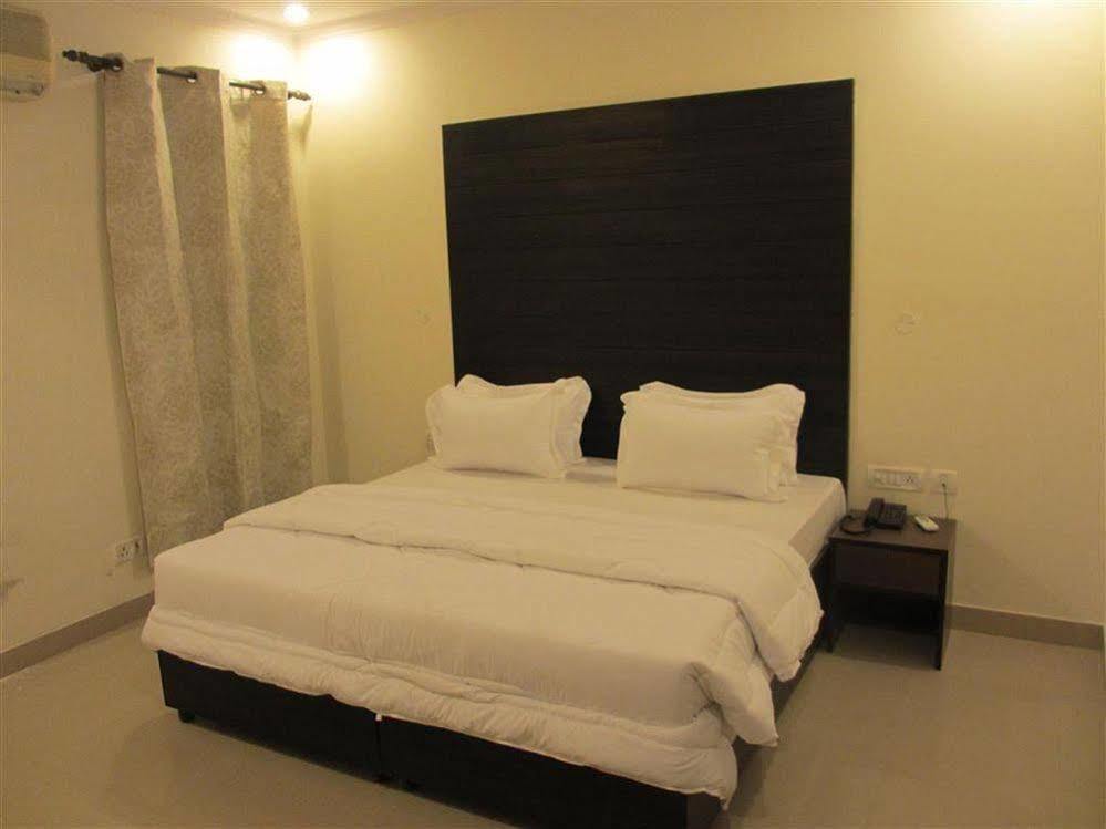 Hotel Chanakya Inn Nuova Delhi Esterno foto